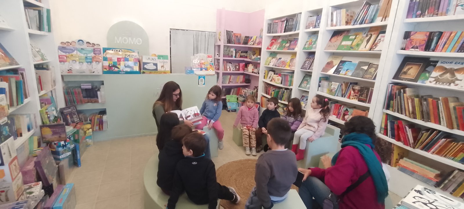 Visita a la Librería MOMO