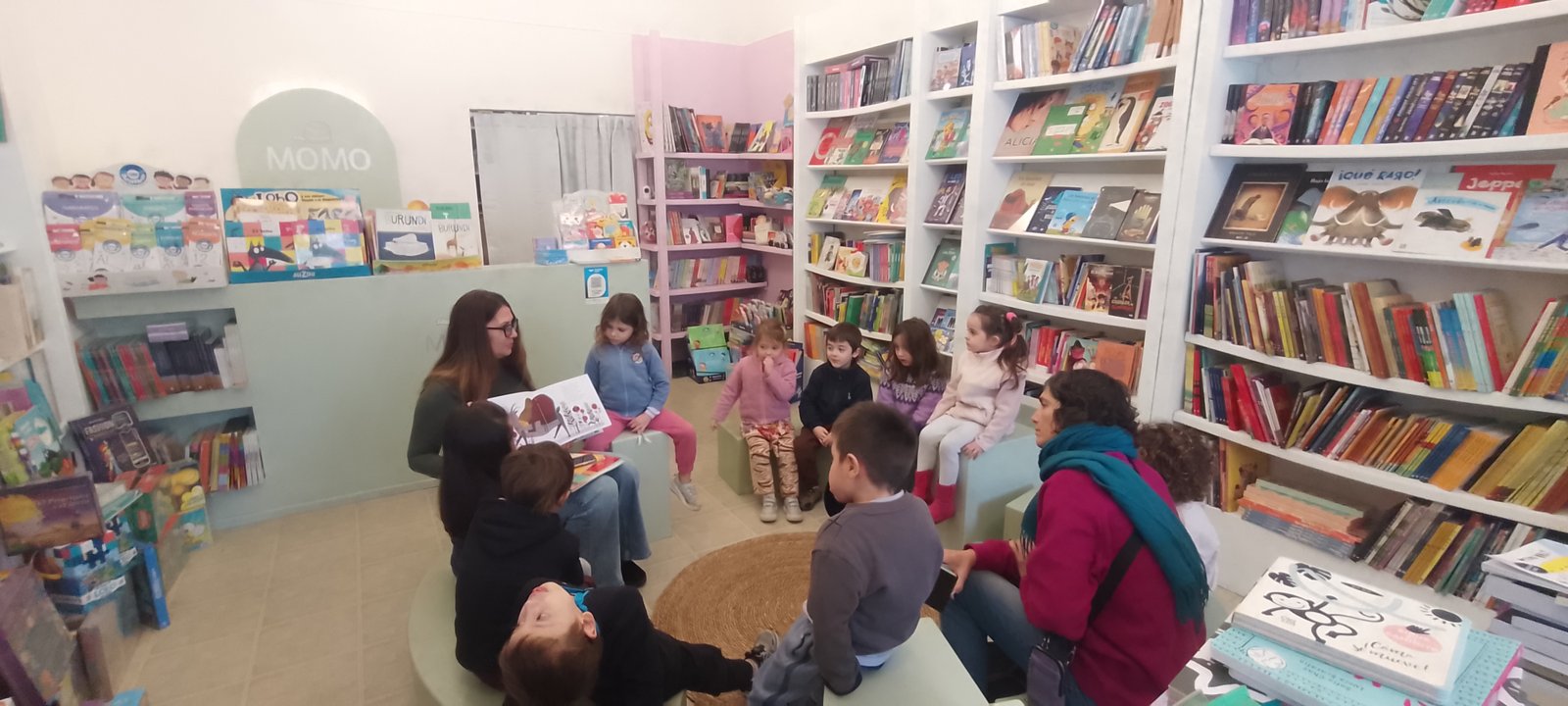 Visita a la Librería MOMO