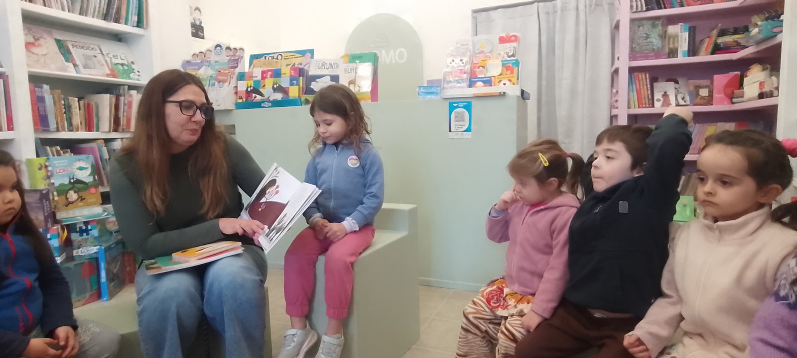 Visita a la Librería MOMO
