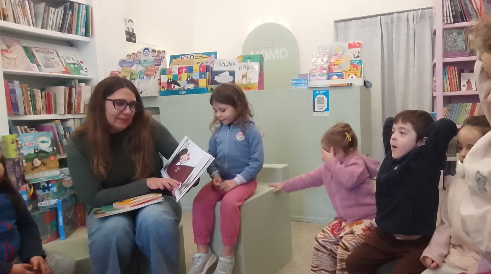 Visita a la Librería MOMO